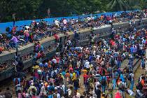 Nghẹt thở cảnh chen chúc trên những chuyến tàu Bangladesh
