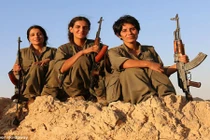 “Đội quân tóc dài” khiến phiến quân IS bạt vía 