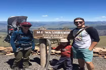 Kinh ngạc cặp vợ chồng Canada bán nhà mua xe sống “du mục“