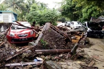 Indonesia tan hoang vì loạt thảm họa động đất-sóng thần 2018