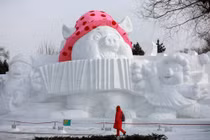 Choáng ngợp những tác phẩm điêu khắc bằng băng tuyết trên thế giới