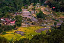 Rùng mình trong ngôi làng nơi người sống ở cùng...người chết