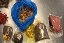 Đắng chát “cái kết” người Việt mang thịt kho tàu vào Úc, thịt chó tới Nhật