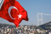 Thổ Nhĩ Kỳ “cõng rắn cắn gà nhà“