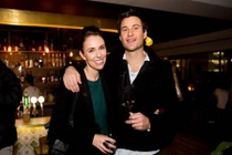 Ngưỡng mộ chồng “soái ca” của nữ thủ tướng trẻ nhất thế giới