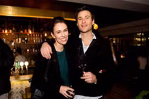 Ngưỡng mộ chồng “soái ca” của nữ thủ tướng trẻ nhất thế giới