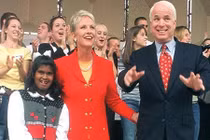 Xúc động tình phụ tử của Thượng nghị sĩ McCain và con gái nuôi