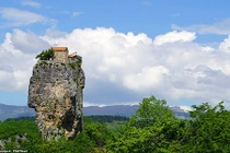 Choáng ngợp các công trình kỳ quan thế giới lưng chừng trên núi đá