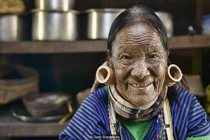 Huyền thoại những người đàn bà “mặt hổ” ở Myanmar