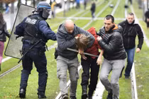 Ảnh: Hàng nghìn học sinh Pháp “nổi cơn thịnh nộ”, phong tỏa trường học