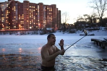 Ngạc nhiên cuộc sống ở vùng đất Siberia băng giá ngày đầu đông