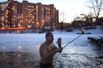 Ngạc nhiên cuộc sống ở vùng đất Siberia băng giá ngày đầu đông