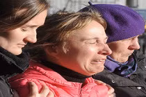 Thân nhân hành khách máy bay Nga rơi khóc lóc thảm thiết