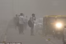 Cận cảnh bão cát càn quét Ấn Độ khiến 400 người thương vong