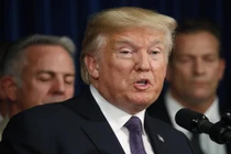 Mỹ mở rộng biện pháp trừng phạt Nga thêm một năm