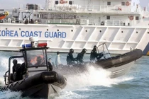 Cảnh sát biển Hàn Quốc nổ súng, bắt 2 tàu cá Trung Quốc