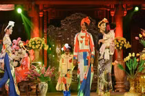 Ngắm các phu nhân chính khách diện áo dài Việt Nam đẹp lạ