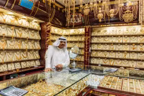 Cận cảnh quán bar nổi tiếng nhất và lâu đời nhất New York