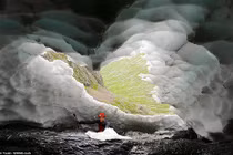 Vẻ đẹp kỳ ảo đường hầm tuyết ở núi cao nhất Scotland