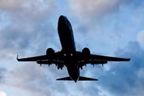 Máy bay chở khách lại hạ cánh khẩn cấp ở Nga 