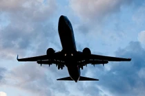 Máy bay chở khách lại hạ cánh khẩn cấp ở Nga 