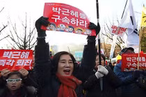 Hàng trăm nghìn dân Hàn ăn mừng quyết định luận tội tổng thống