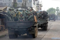 Ảnh: Philippines điều quân tiếp viện tới thành phố Marawi đánh khủng bố