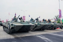 Trung Quốc viện trợ Campuchia 100 xe tăng, xe bọc thép