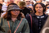 Ái nữ nhà ông Obama “hút” ống kính truyền thông khi thăm Pháp