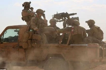 Chùm ảnh đặc nhiệm Mỹ “sát cánh” cùng người Kurd đánh IS