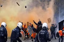 Bỉ: Hơn 100 người bị bắt sau đụng độ bạo lực tại Brussels