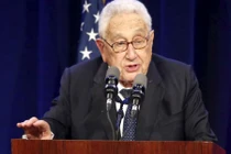 Cựu Ngoại trưởng Mỹ Henry Kissinger: Hãy để Nga đánh bại IS