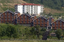 Mục kích loạt biệt thự Hàn Quốc trên núi Kim Cương bị ông Kim bắt đập bỏ