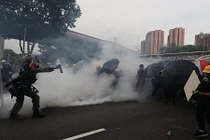 Hàng nghìn người Hong Kong biểu tình chống xã hội đen