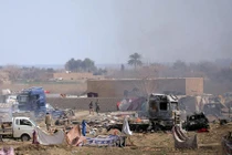 Khủng bố IS lũ lượt đầu hàng SDF tại thành trì cuối Baghouz