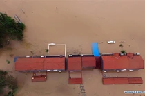 Cảnh tượng vỡ đê gây ngập lụt kinh hoàng ở Trung Quốc