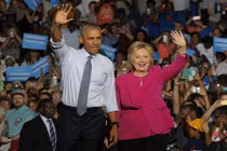 Ảnh Tổng thống Obama sát cánh cùng bà Clinton vận động tranh cử