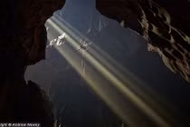 Nguy hiểm chết người, công việc lấy tổ yến ở Malaysia