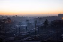 Cám cảnh cuộc sống trong khu ổ chuột lớn nhất châu Phi