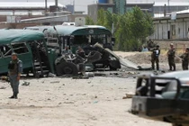 Hiện trường Taliban đánh bom liều chết ở Afghanistan, 70 người thương vong