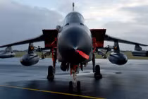 Đức điều thêm 4 máy bay trinh sát Tornado đánh IS