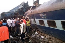 Thêm ảnh tai nạn thảm khốc ở Ấn Độ, 250 người thương vong