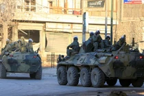 Ảnh: Binh sĩ Nga tuần tra thành phố Aleppo sau giải phóng