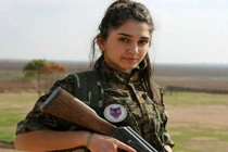 Chùm ảnh: "Giặc IS đến nhà, đàn bà cũng đánh"