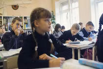 “Đột nhập” ngôi trường sát chiến tuyến ở Ukraine