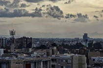 Máy bay bất ngờ rơi xuống khu dân cư ở Colombia