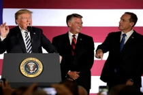 Gay cấn cuộc vận động cho bầu cử Quốc hội Mỹ giữa nhiệm kỳ