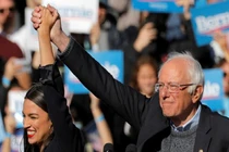 Ứng viên Tổng thống Mỹ “tái xuất” ngoạn mục sau cơn đau tim