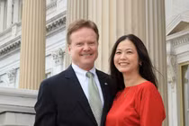 Ứng viên BT Quốc phòng Mỹ có vợ gốc Việt là ai?