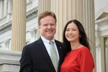 Ứng viên BT Quốc phòng Mỹ có vợ gốc Việt là ai?